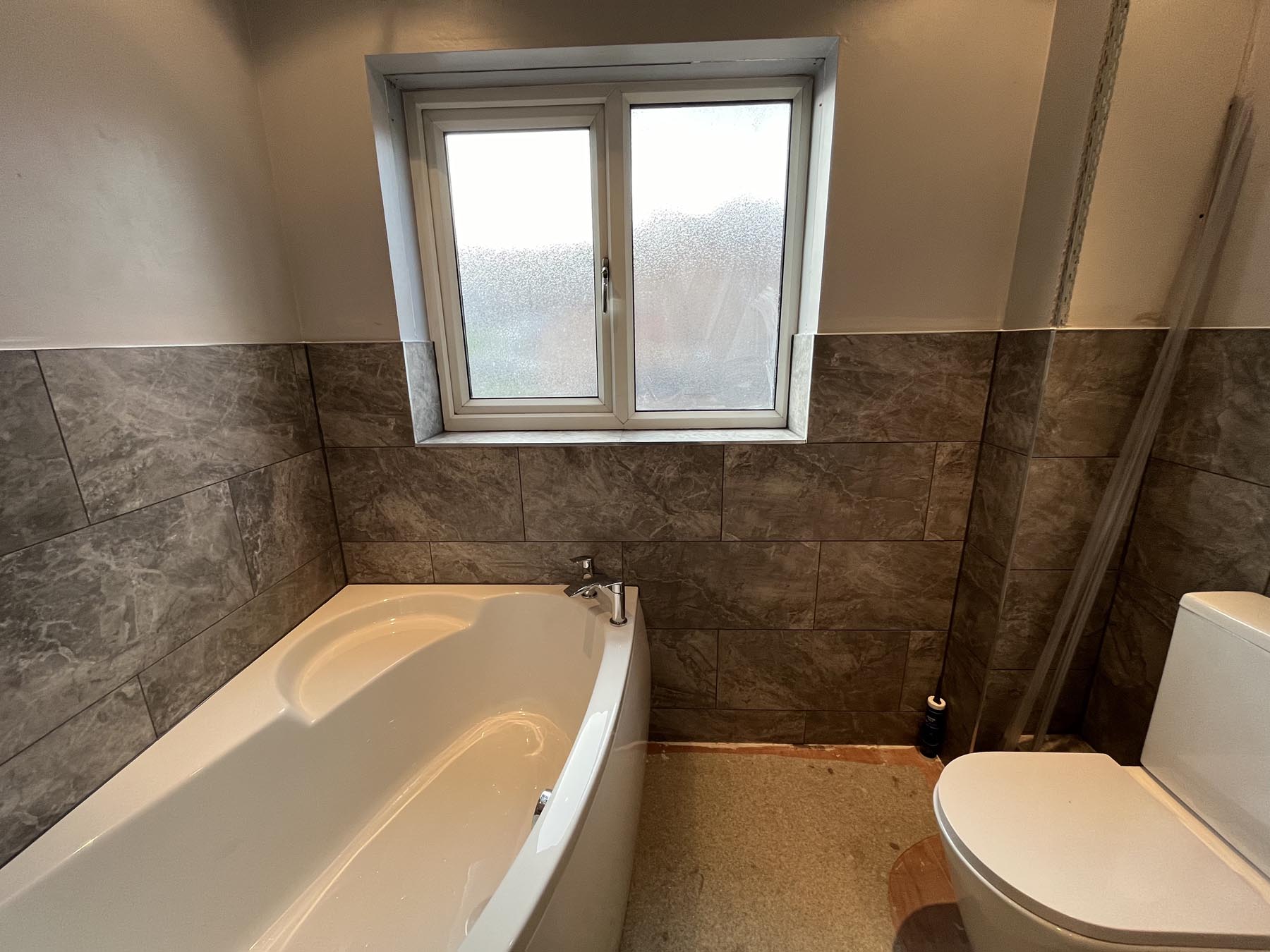 Full Bathroom 2 Before